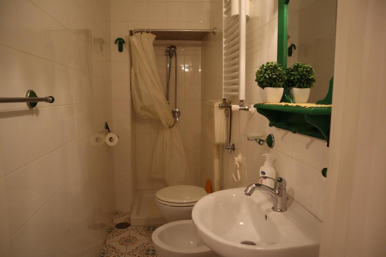 Appartement Storia Di Sofia à Naples Extérieur photo
