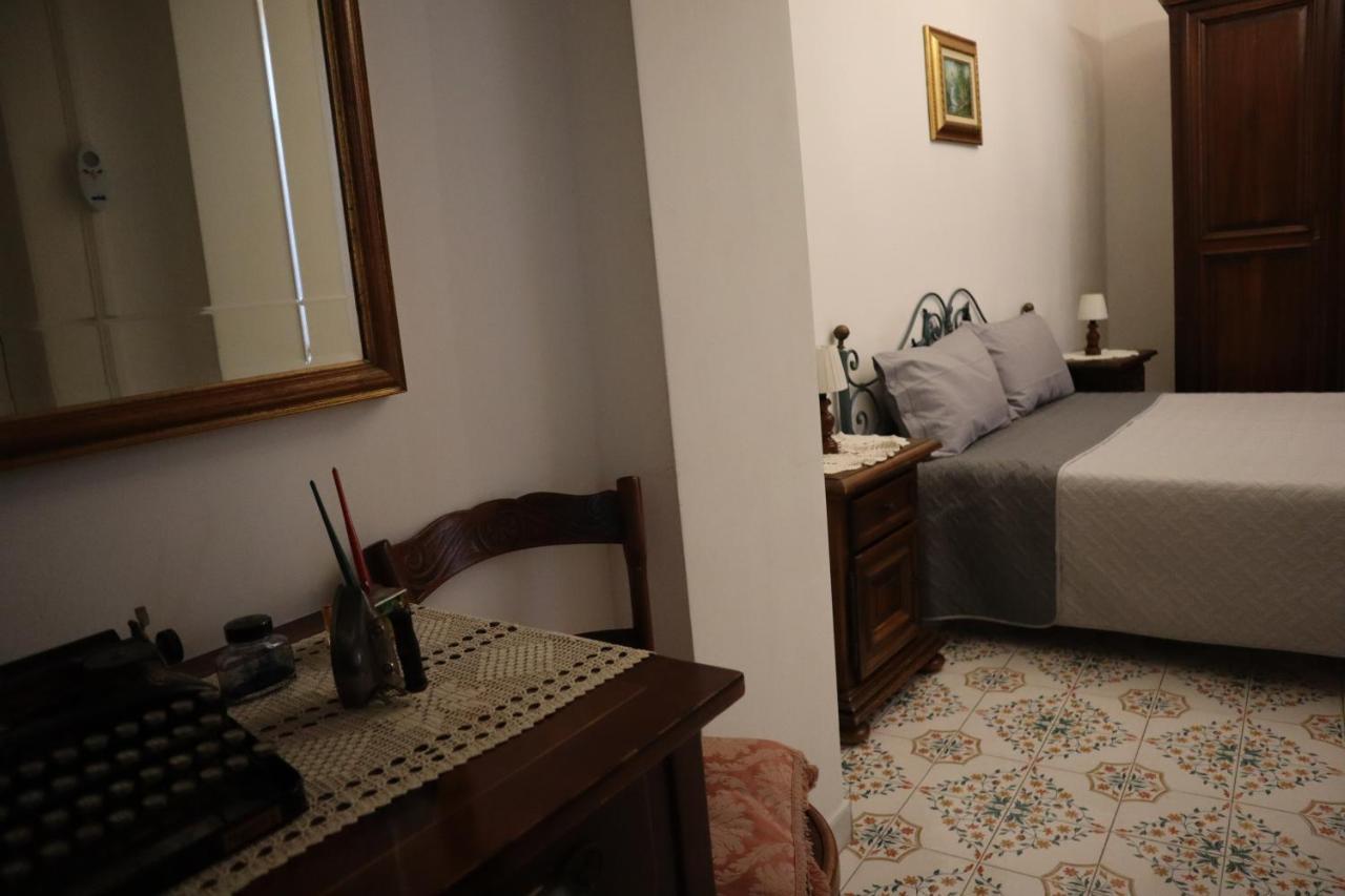 Appartement Storia Di Sofia à Naples Extérieur photo