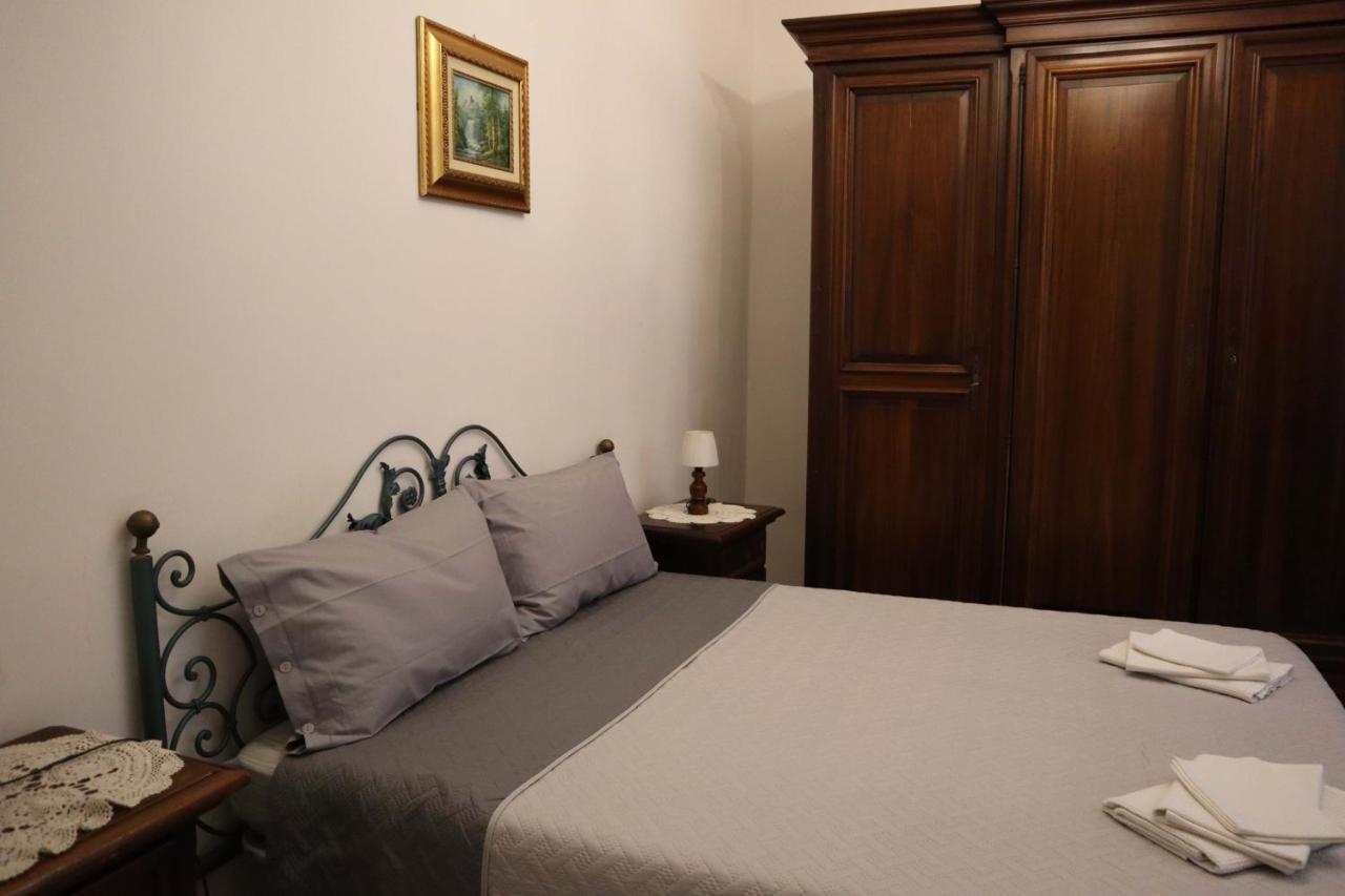 Appartement Storia Di Sofia à Naples Extérieur photo